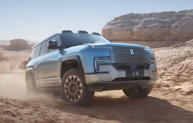 比亞迪U8 比亞迪U8